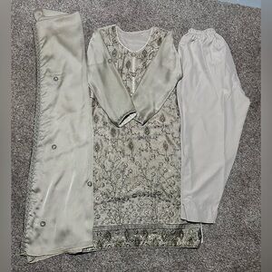 Pakistani Shalwar & Kameez